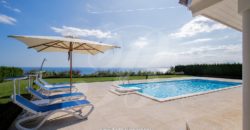 Maßgeschneiderte 250qm Villa mit Pool und Ausblick aufs Meer