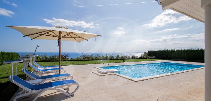 Maßgeschneiderte 250qm Villa mit Pool und Ausblick aufs Meer