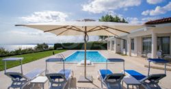 Maßgeschneiderte 250qm Villa mit Pool und Ausblick aufs Meer