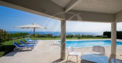 Maßgeschneiderte 250qm Villa mit Pool und Ausblick aufs Meer