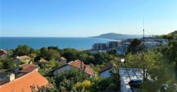 Dreistöckiges Haus in einem Feriengebiet zwischen Balchik und Albena Resort