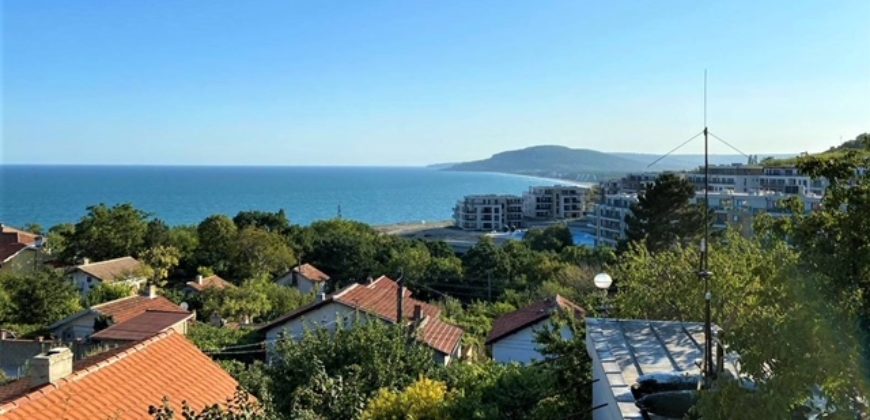 Dreistöckiges Haus in einem Feriengebiet zwischen Balchik und Albena Resort